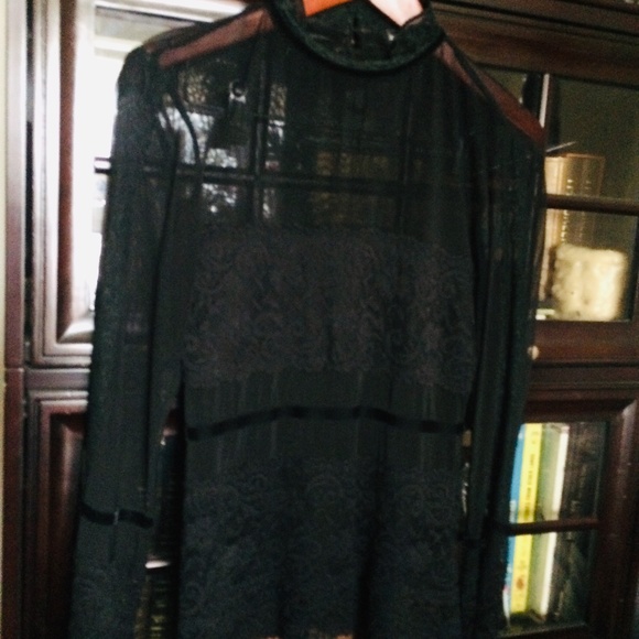 Ladies/girls - A Gorgeous Le Chateau Black lace, mesh and satin blouse - S - Picture 1 of 8